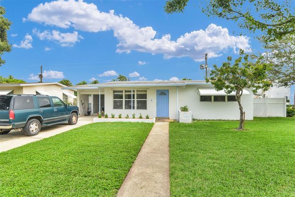 Backyard, Exterior, Facade, Ranch