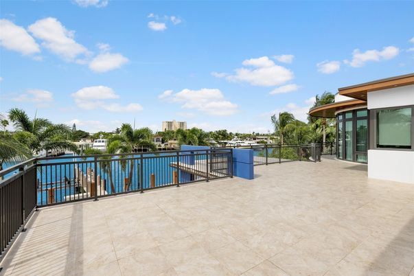 Exterior, Pool, Water