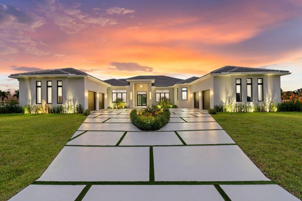 Backyard, Exterior, Facade, Modern
