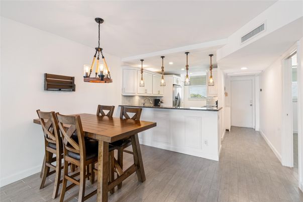 Dining room, Interior, Kitchen, Pendant Lights, Recessed Lighting, Wood Texture Flooring