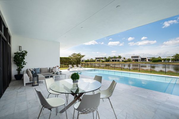 Exterior, Pool, Water