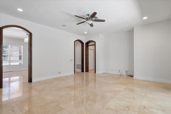 Empty room, Interior, Recessed Lighting