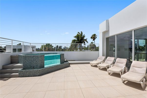 Exterior, Pool, Water