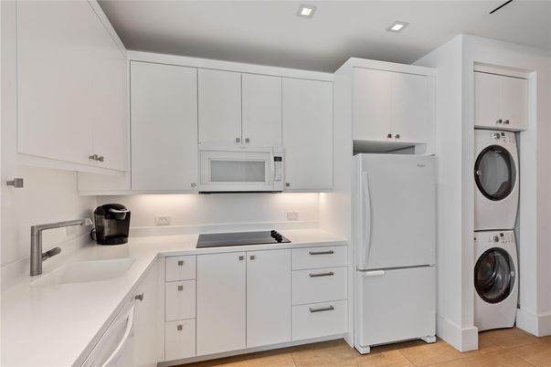 Interior, Kitchen, Recessed Lighting, Washer