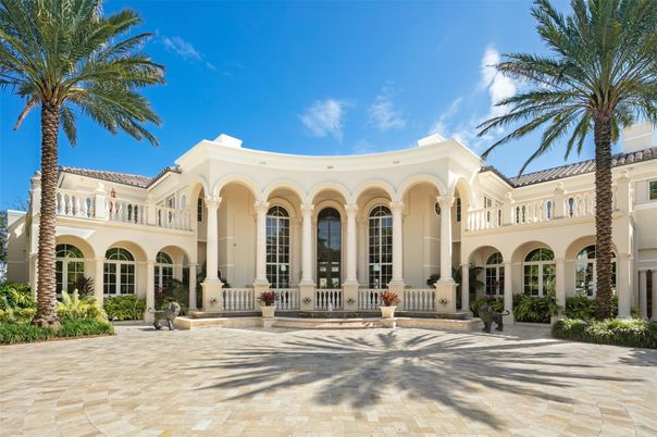Exterior, Facade, Mediterranean