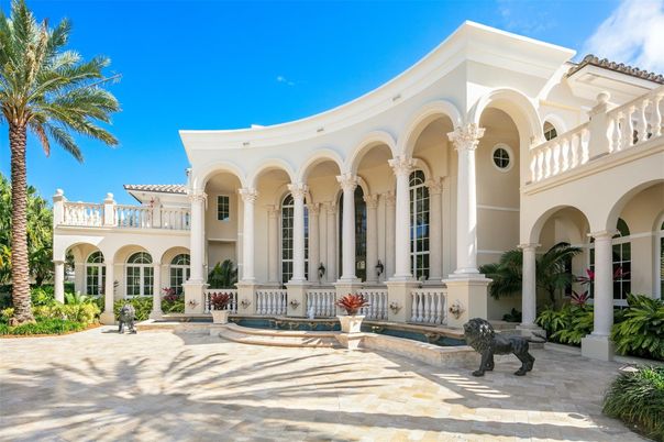 Exterior, Facade, Mediterranean