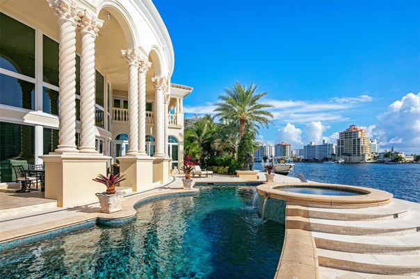 Exterior, Pool, Water