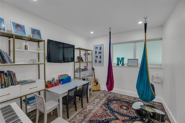 Dining room, Interior, Recessed Lighting