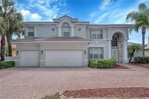 Attached, Exterior, Facade, Mediterranean