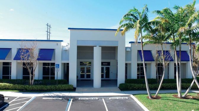 Exterior, Facade, Modern