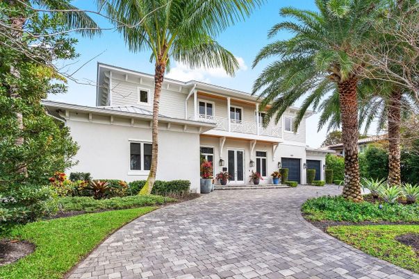 Exterior, Facade, Spanish Mediterranean