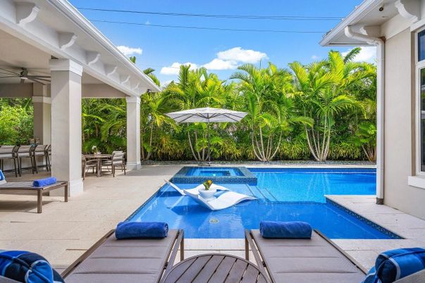 Exterior, Pool