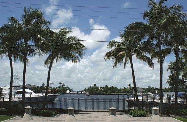 Exterior, Lake