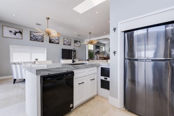 Dining room, Interior, Kitchen, Pendant Lights, Recessed Lighting, Stainless Steel Appliances