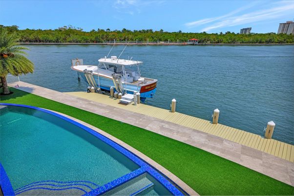 Exterior, Lake, Pool