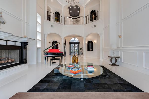Chandelier, Fireplace, Interior, Piano, Recessed Lighting