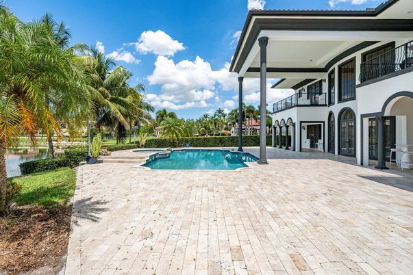 Exterior, Pool, Water