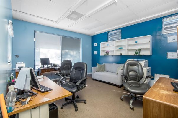 Home Office, Interior