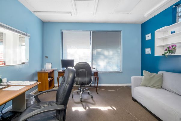 Home Office, Interior