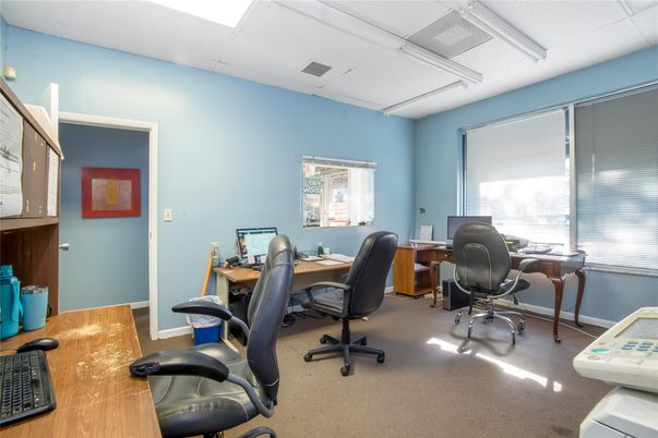Home Office, Interior