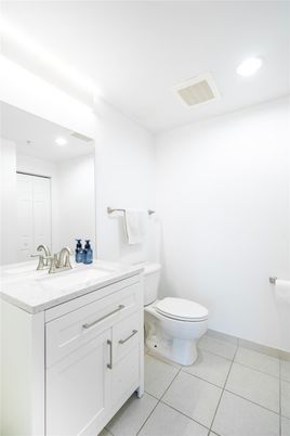 Bathroom, Interior, Recessed Lighting