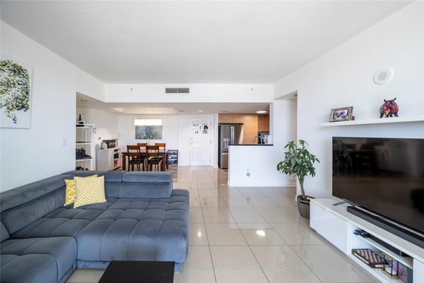 Dining room, Interior, Kitchen, Living room, Recessed Lighting