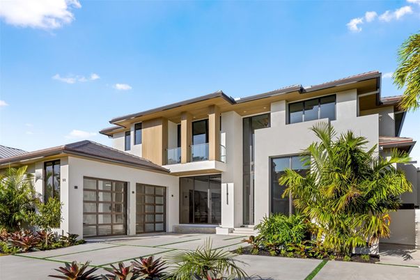 Attached, Exterior, Facade, Modern