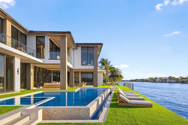 Exterior, Lake, Pool