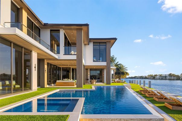 Exterior, Pool, Water