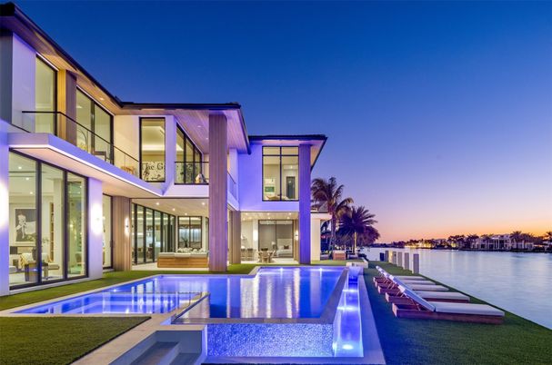 Exterior, Pool, Water