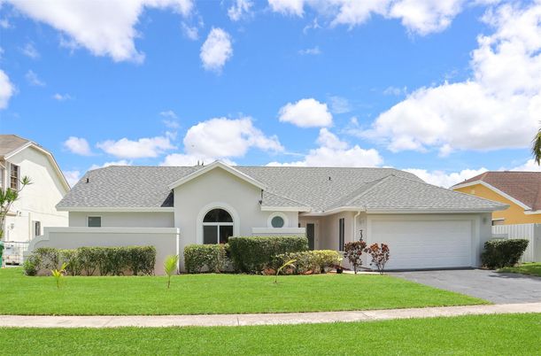 Attached, Exterior, Facade, Ranch