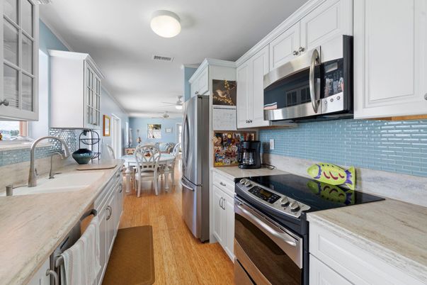 Dining room, Interior, Kitchen, Stainless Steel Appliances, Wood Texture Flooring