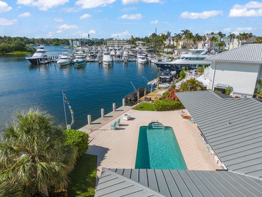 Exterior, Pool, Water