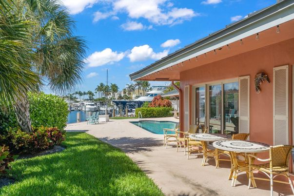 Exterior, Pool, Water