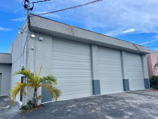 Detached Garage, Exterior