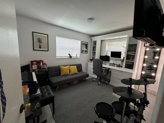 Home Office, Interior