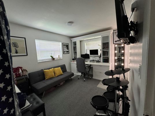 Home Office, Interior