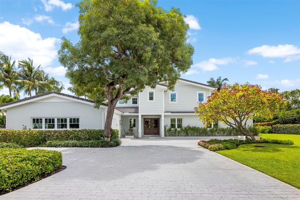 Backyard, Exterior, Facade, Split Level