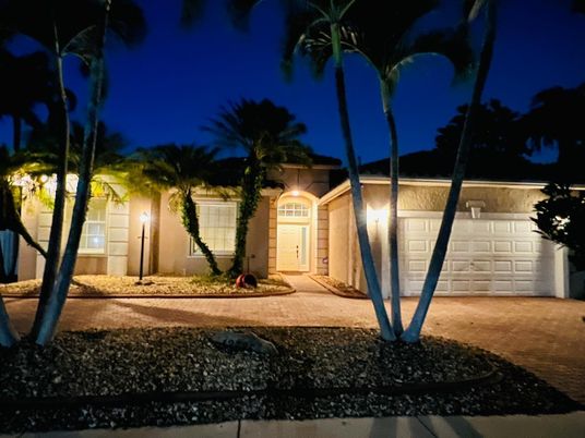 Attached, Exterior, Facade, Ranch