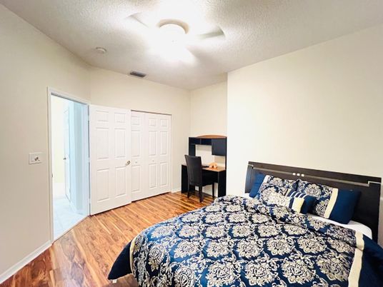 Bedroom, Home Office, Interior, Wood Texture Flooring