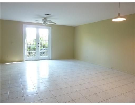 Empty room, Interior, Pendant Lights