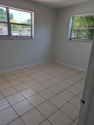 Empty room, Interior