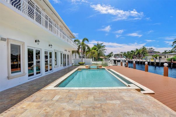 Exterior, Pool, Water