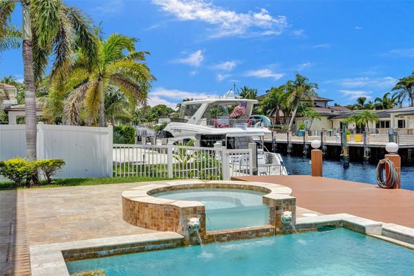 Exterior, Pool, Water