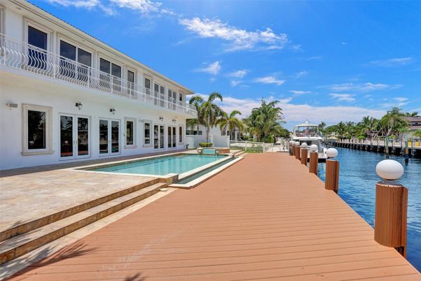 Exterior, Pool, Water