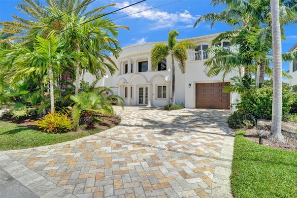 Attached, Exterior, Facade, Mediterranean