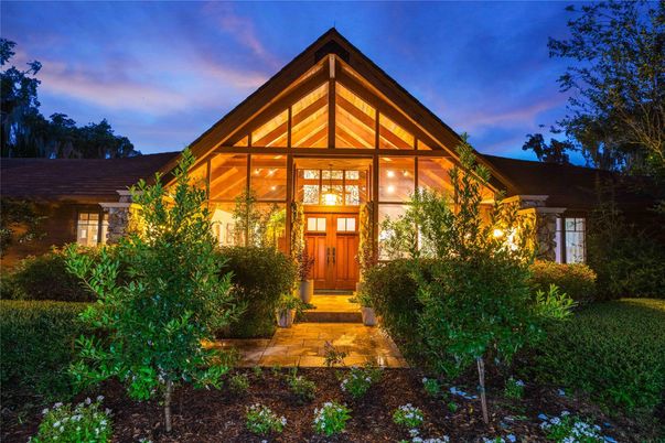 Exterior, Facade, Log Home