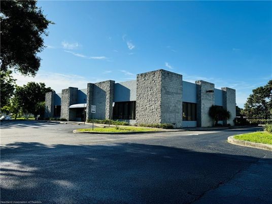 Exterior, Facade, Modern