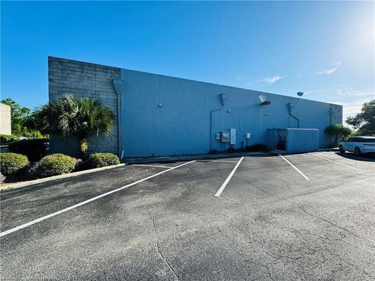 Exterior, Facade, Modern
