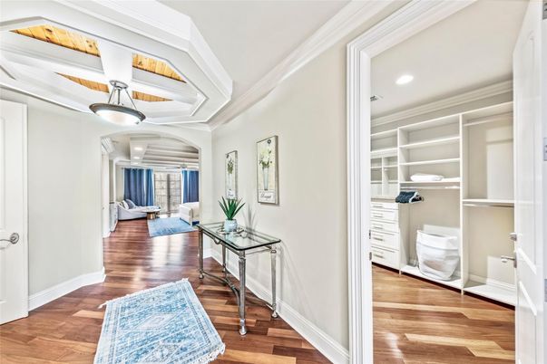 Interior, Pendant Lights, Recessed Lighting, Wood Texture Flooring